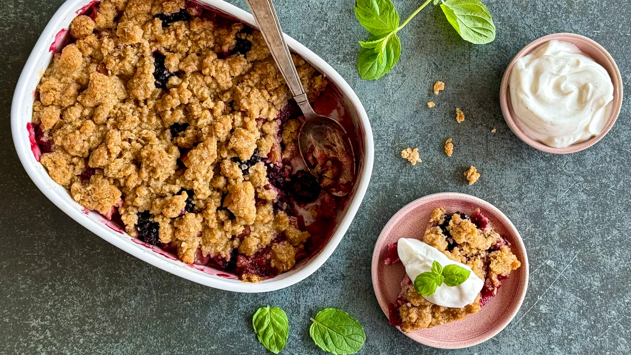 Apple and Blackberry Crumble