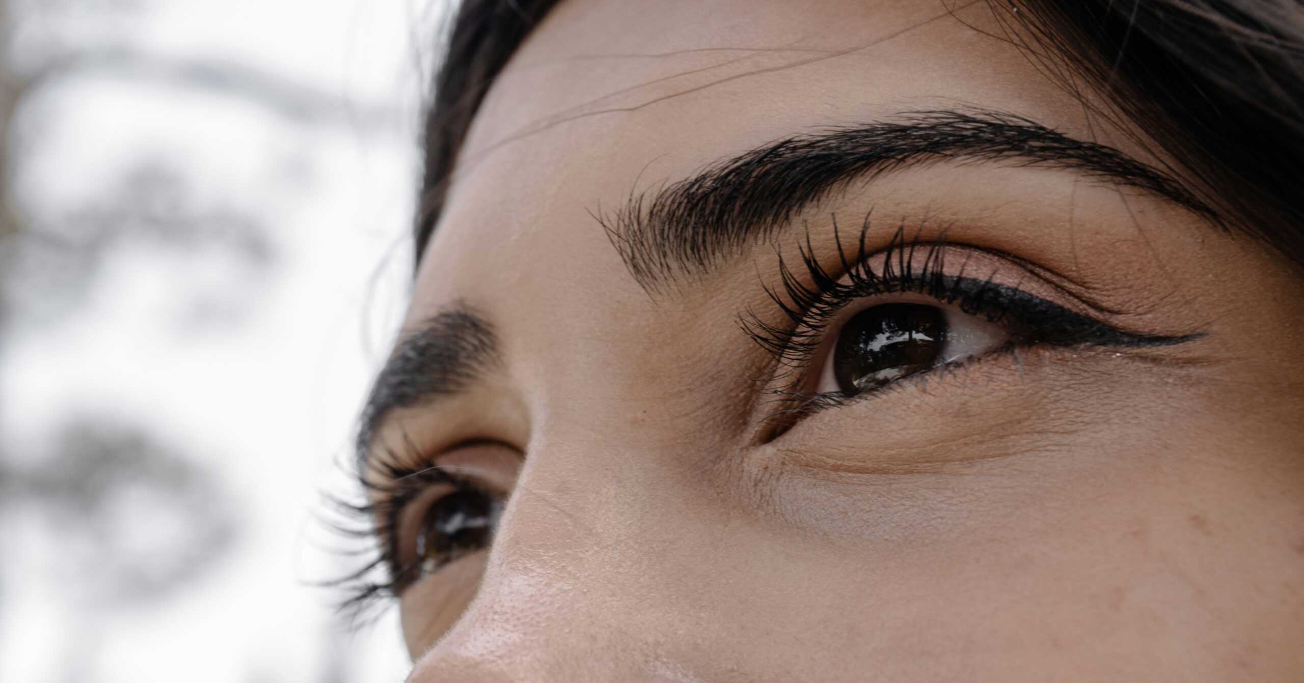 How Long Does It Take for Eyelashes to Grow Back Complete Guide to Regrowth, Phases & Recovery